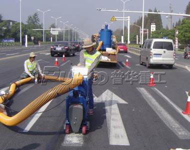 公路道路標線清理拋丸機，馬路標線打毛除銹清理方案—青島普華重工